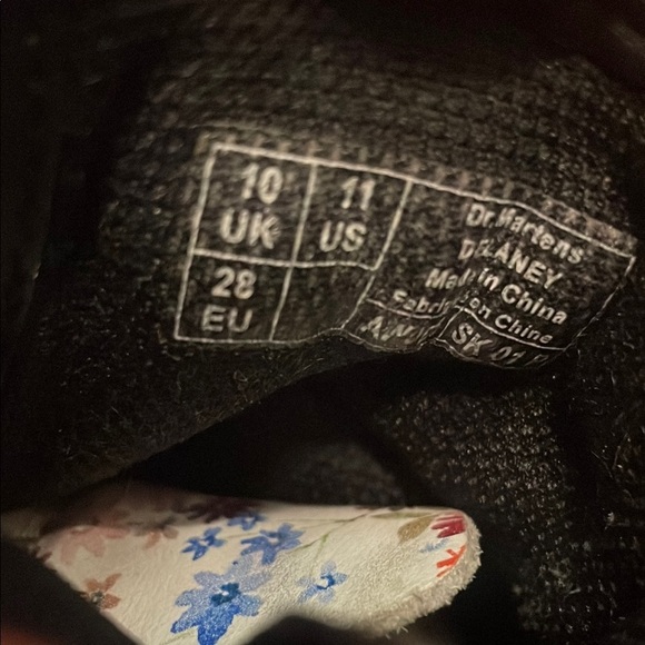 Girls Dr.Martens Delaney boots. - Picture 6 of 7